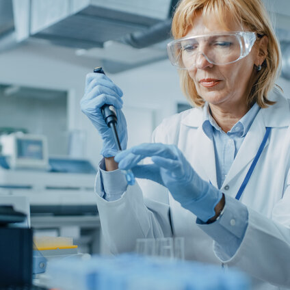 Laboratory scientist preparing samples for slope spectroscopy analysis using the SoloVPE system to eliminate dilution errors and improve measurement efficiency.