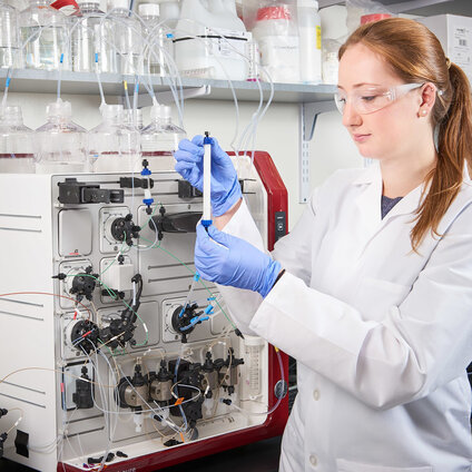 Scientist using the FlowVPE system during chromatography process development to measure dynamic binding capacity in real time using inline variable pathlength spectroscopy.